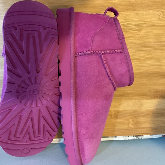 UGG Ultra Mini ~ Purple size 8 women’s - Picture 2 of 7
